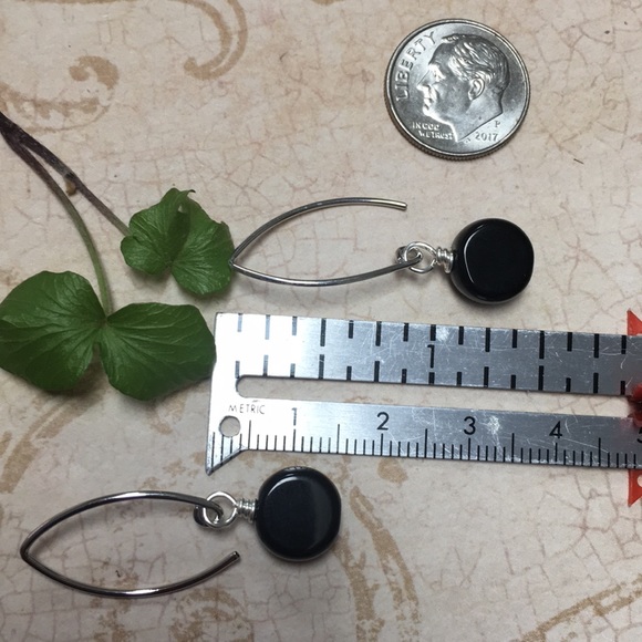 Simple black earrings marquis ear wires no nickel - Picture 4 of 6